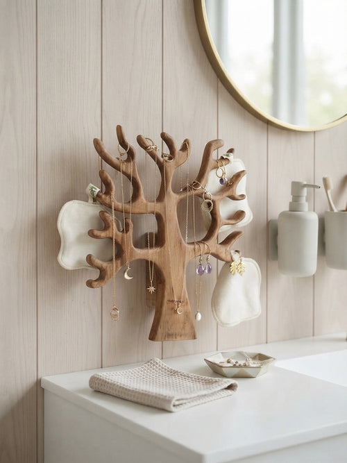 Arbre à bijoux mural en bois avec colliers, boucles d’oreilles et cotons lavables suspendus 