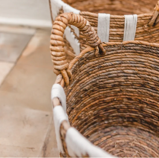 Duo Cocooning Nature – Panier Nasari en macramé & Bougie Vanille Ambre