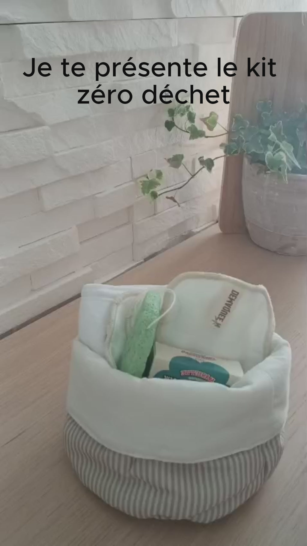 video de presentation paniere lingettes demaquillantes, savon detachant, eponge de konjac, bandeau